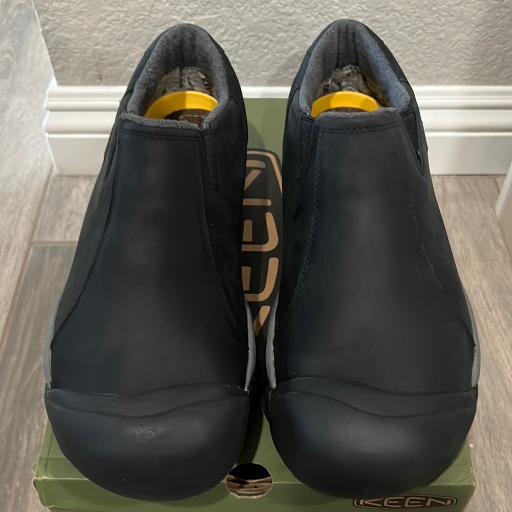 Keen Men's Brixen Waterproof Low Black/gargoyle size 10US New with Box .